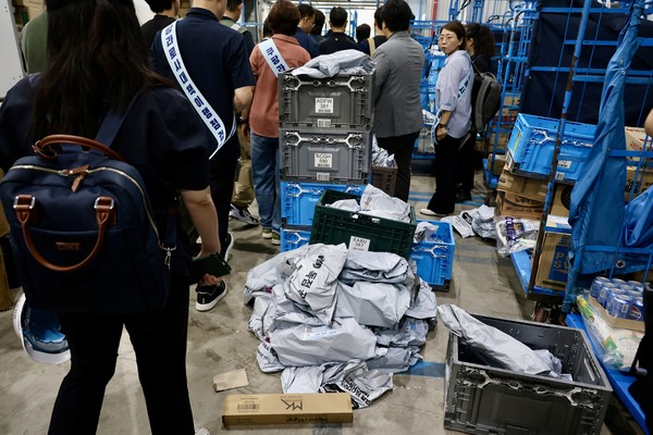 24일 쿠팡 야탑센터 지점에 분류 안 된 상품들이 널부러져 있다. ⓒ 정혜경 의원실